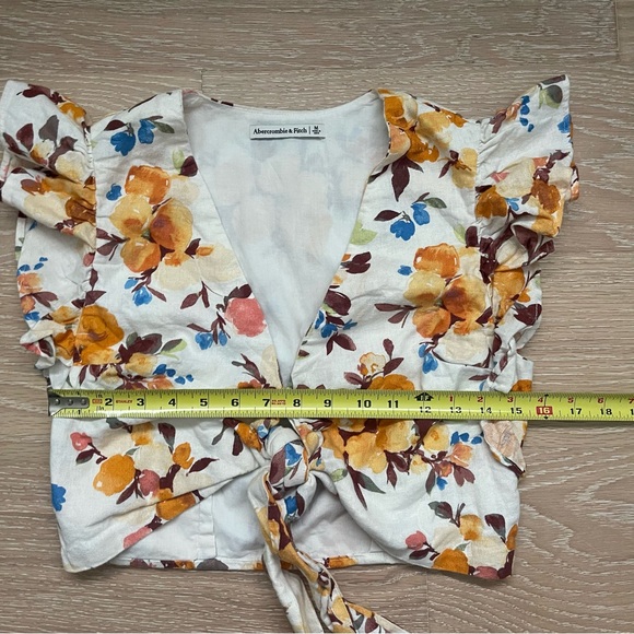 Abercrombie Linen Tie Front Floral Crop - Picture 5 of 6